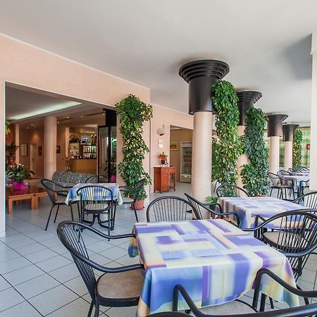 Hotel Benvenuti Гаттео-а-Маре Экстерьер фото