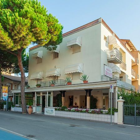 Hotel Benvenuti Гаттео-а-Маре Экстерьер фото