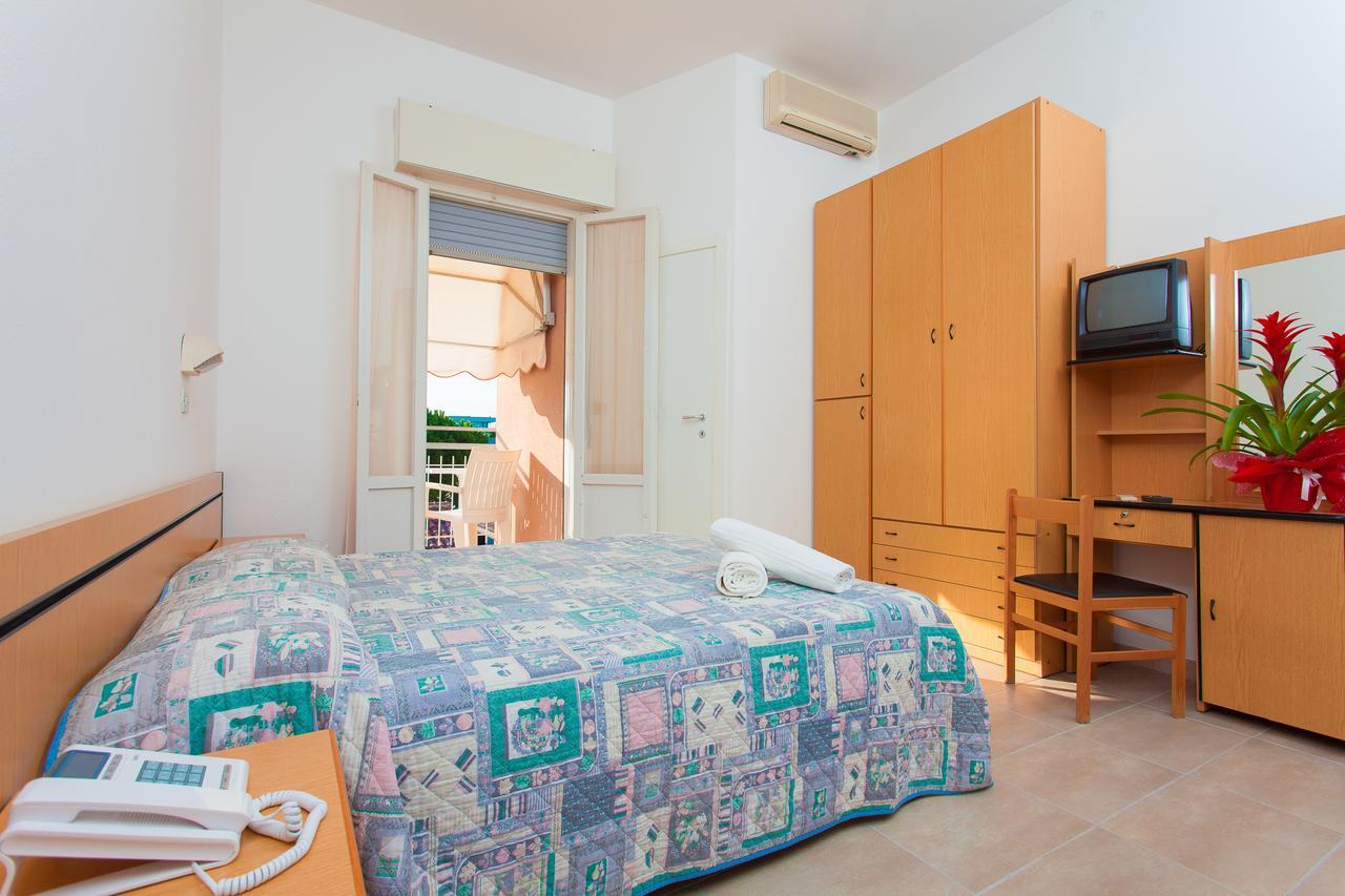 Hotel Benvenuti Гаттео-а-Маре Экстерьер фото