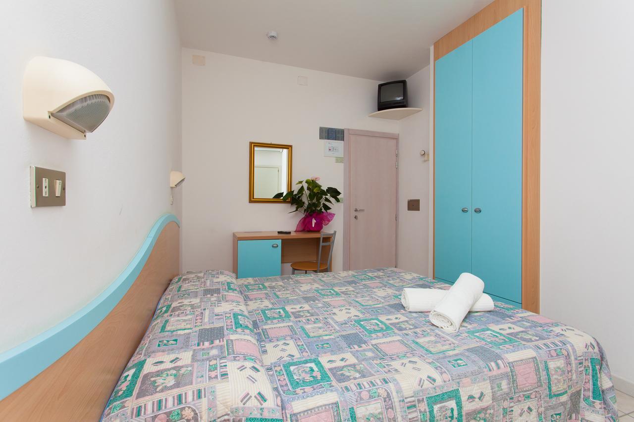 Hotel Benvenuti Гаттео-а-Маре Экстерьер фото